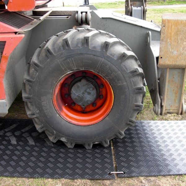 L60 TempoTrax Lite-close-up-wheel